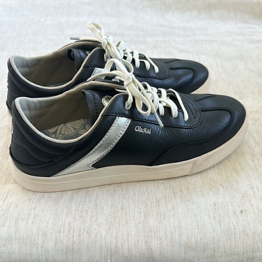 Olukai Haupu women’s Leather Sneakers 9.5